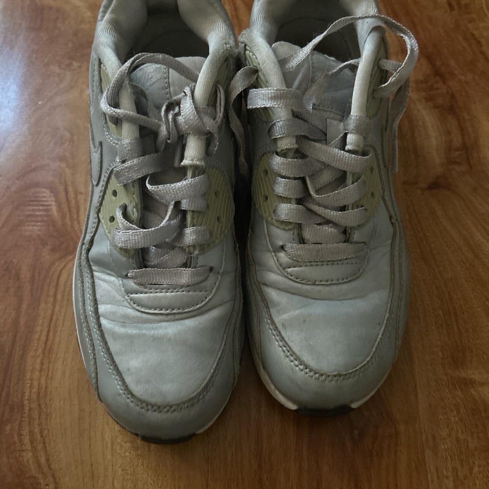 Nike Woman Air Max 90 grey woman’s size 6
